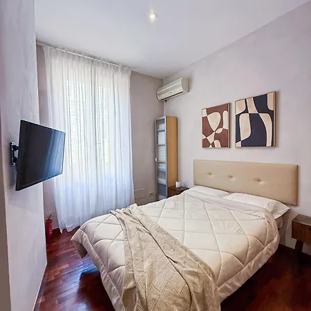 דירה Luxury Flat- In Centre Of *