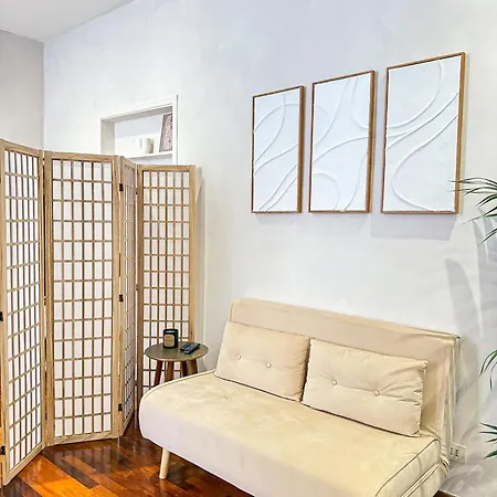 דירה Luxury Flat- In Centre Of